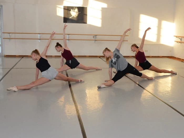 Aufrechte Haltung und Linie im Ballettsaal