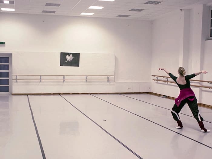 Beweglichkeit und Körperkontrolle im Ballettsaal