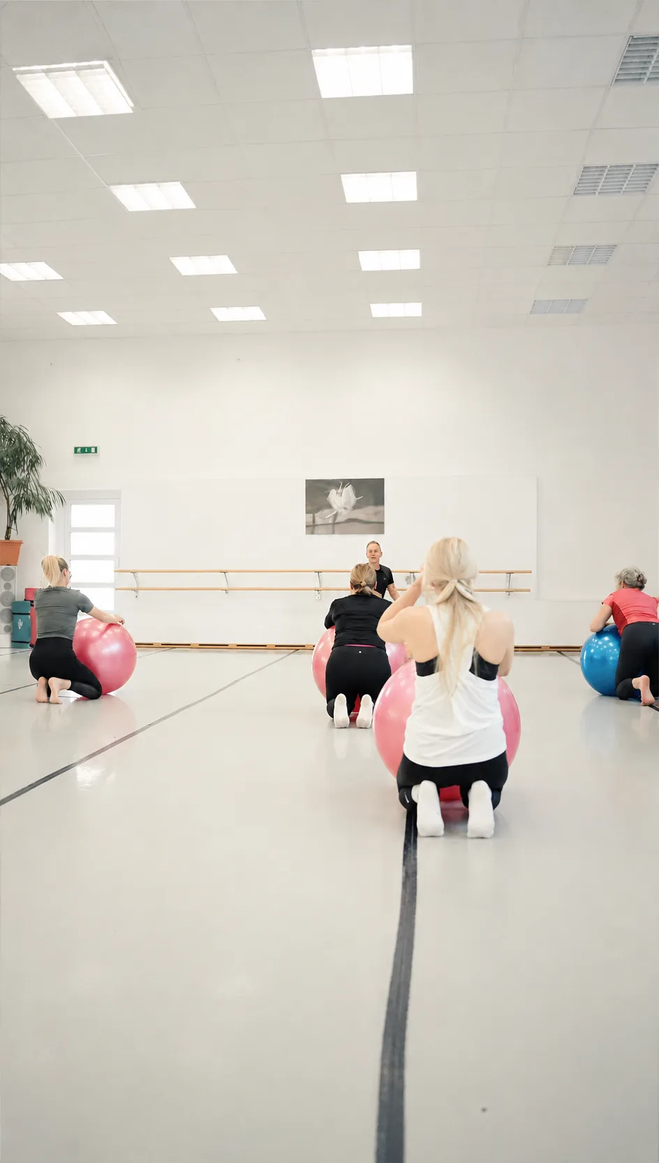 Aufrechte Haltung auf dem Gymnastikball