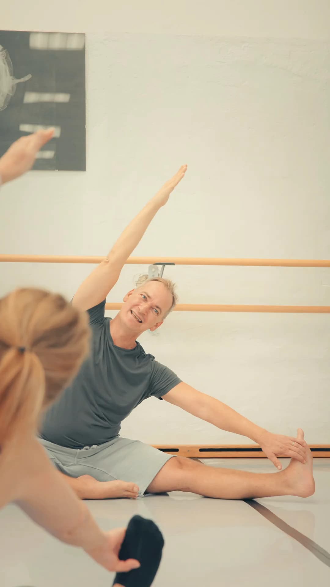 Seitliche Dehnung im Hot-Exercise-Kurs
