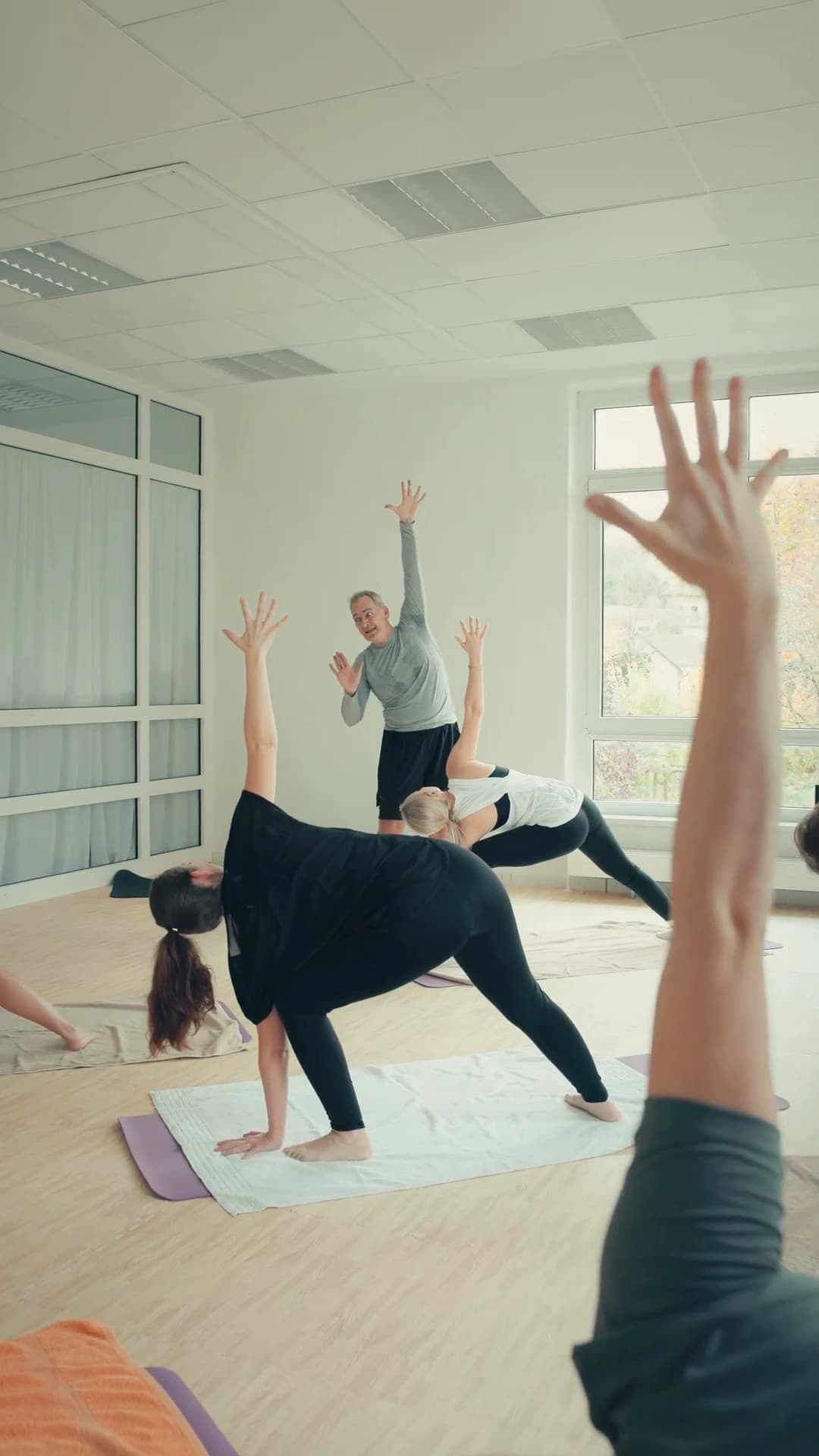 Yoga-Praxis in der Gruppe im Balletthaus Sinzing